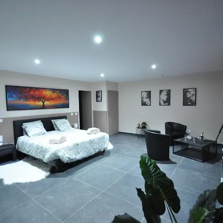 招待所 Les Loups Blancs *