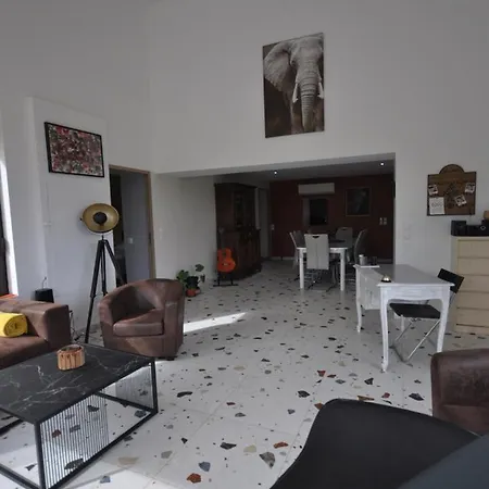 Les Loups Blancs 招待所