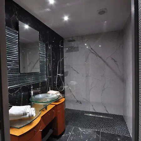 招待所 Les Loups Blancs