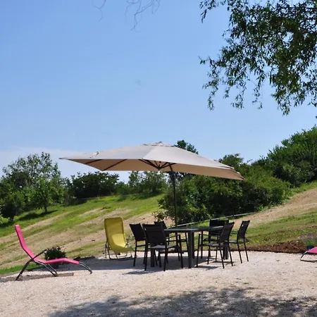 招待所 Les Loups Blancs *