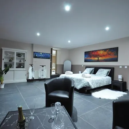 Гостевой дом Les Loups Blancs Муасак